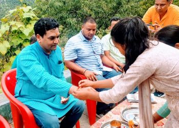 दिल्ली से उत्तराखंड पहुँचकर कपिल मिश्रा ने दिलबर नेगी के परिवारों के साथ मनाया रक्षाबंधन: