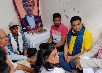 घायल श्री ईश्वर गौड़ जी से उदयपुर अस्पताल में मुलाकात किया।